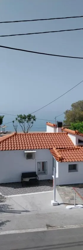 Sea balcony，位于马拉松坎博斯的酒店