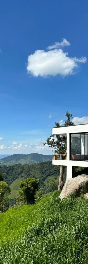 Pousada Dona Pedra - Cabana Onix，位于Córrego do Bom Jesus的酒店