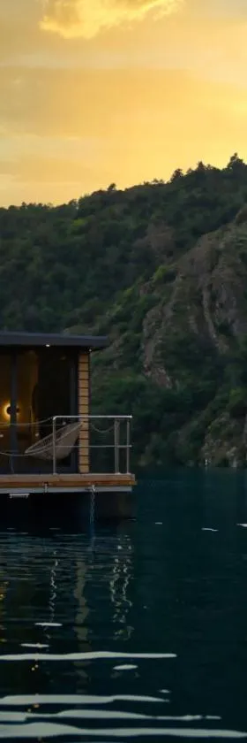 Houseboat by Noma，位于圣艾蒂安的酒店