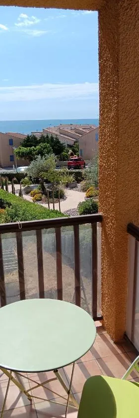 Petit appartement bord de mer，位于弗勒里的酒店