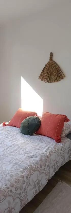 Private Room in Cozy Homestay - Line 14, Direct Access to Paris - Airport Orly，位于舍维伊拉吕的酒店