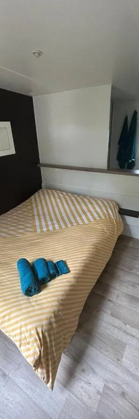 Mobil Home confort 6p，位于卡代纳的酒店
