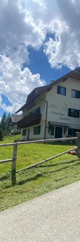 Haus Karoline，位于霍赫林德的酒店