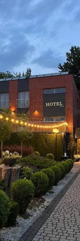 Hotel Adria，位于鲁达希隆斯卡的酒店