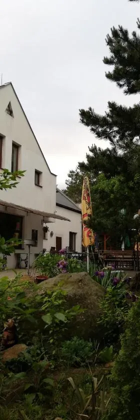 Hotel Kamenný vrch，位于霍穆托夫的酒店