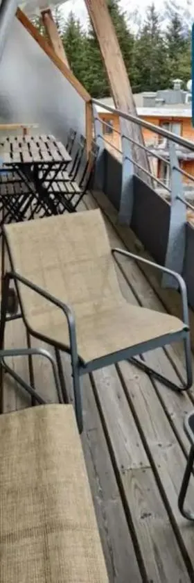Appartement 3 étoiles au pied des pistes avec balcon été，位于尚鲁斯的酒店