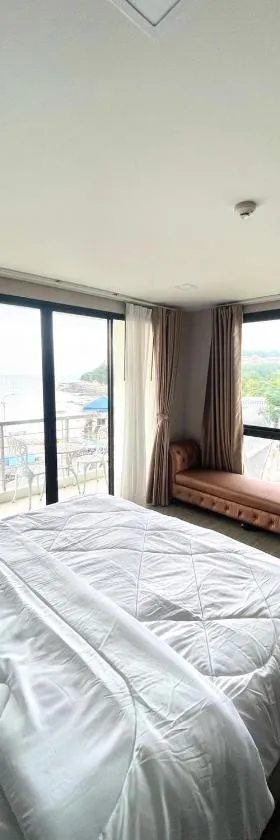 The High One Condominium，位于Ban Laem Thaen的酒店