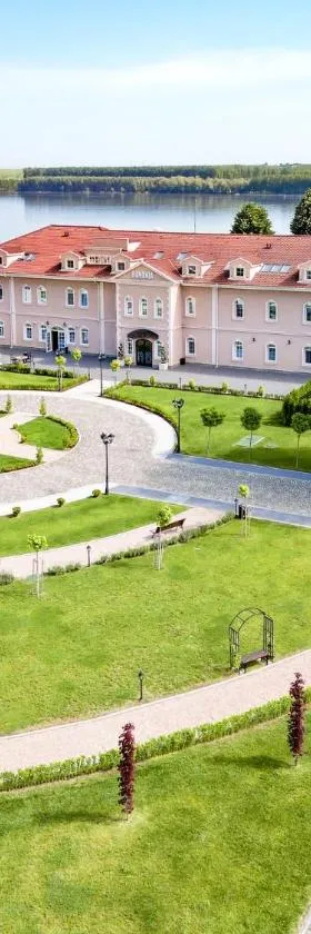 Bononia Estate Winery & Resort，位于Koshava的酒店