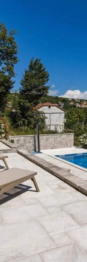 Apartment Ana with private pool，位于Otok的酒店