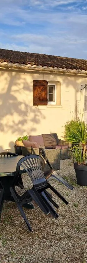 L'île Verte chambre avec salle de bain privée，位于Champagnac的酒店