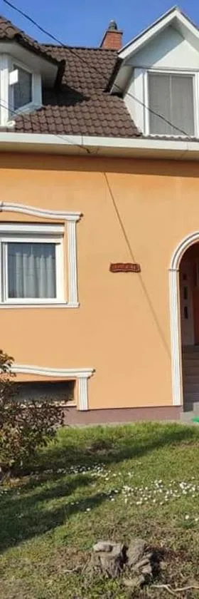 bsapartmanház，位于蒂萨新城的酒店