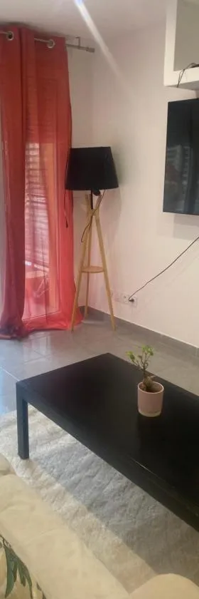 appartement idéalement situé，位于拉特里尼泰的酒店