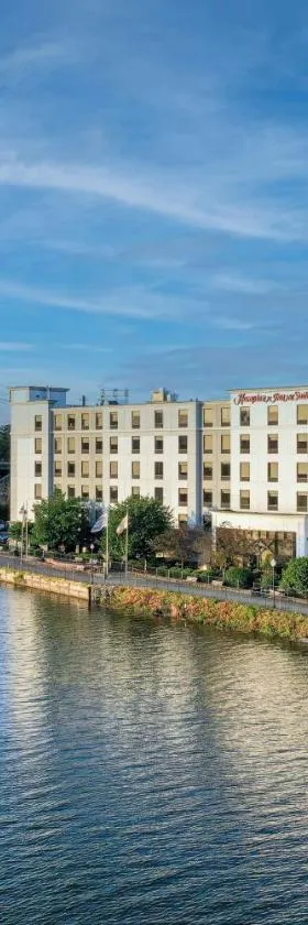 纽瓦克哈里森河滨希尔顿恒庭旅馆&套房酒店，位于纽瓦克的酒店