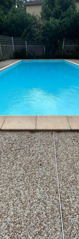 Appartement t2 piscine Parkin privée，位于科洛米耶的酒店