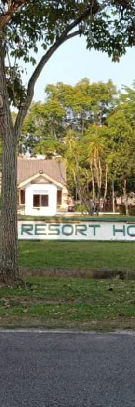 2BR Ground-Floor Private Apartment at Sri Bayu Resort Hotel, Bagan Lalang，位于Sungai Pelik的酒店