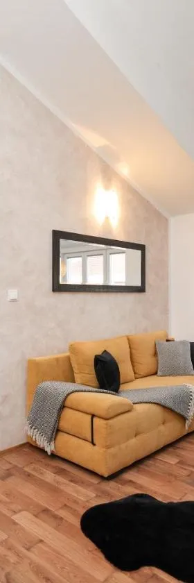 Apartments Anita，位于宁的酒店