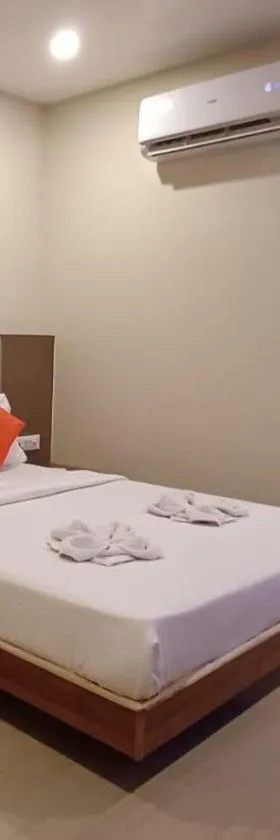 Hotel Elegant，位于迪马普尔的酒店