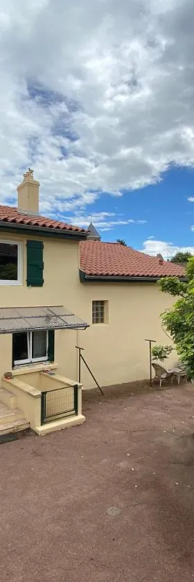 Au Lavoir，位于Vinzelles的酒店