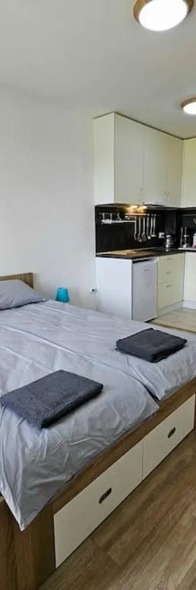 Relaxing studio in Shartrez，位于希科尔皮诺夫西的酒店