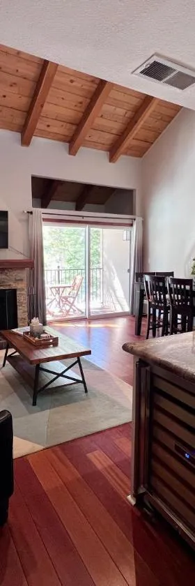 Alpine Escape: Tahoe Oasis Steps from Lake，位于玛瑙湾的酒店