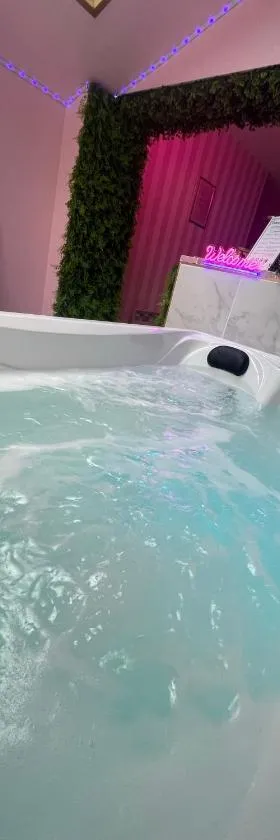 Maison Spacieuse Jacuzzi Wifi Netflix，位于Quiévrechain的酒店