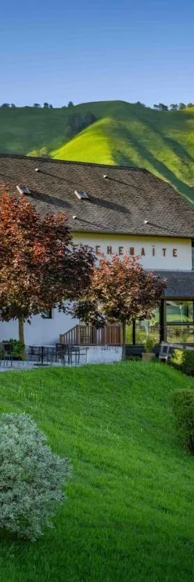 Logis Hôtel Etchemaïté，位于拉尔罗的酒店