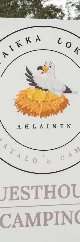Lepopaikka Lokinpesä, Majoitus ja Camping，位于Ahlainen的酒店