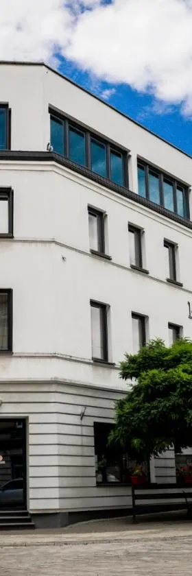 Hotel Opera，位于塔尔诺夫斯凯古雷的酒店