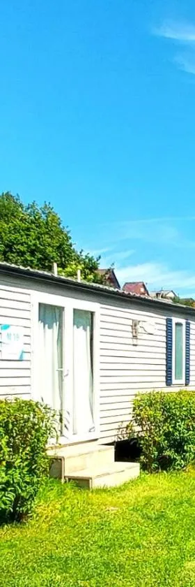 Camping Prima，位于伏尔塔瓦河畔蒂恩的酒店