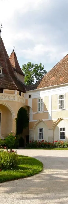 Schloss Schrattenthal，位于Schrattenthal的酒店