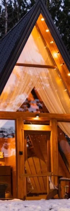 Forest House A Frame，位于Risovac的酒店