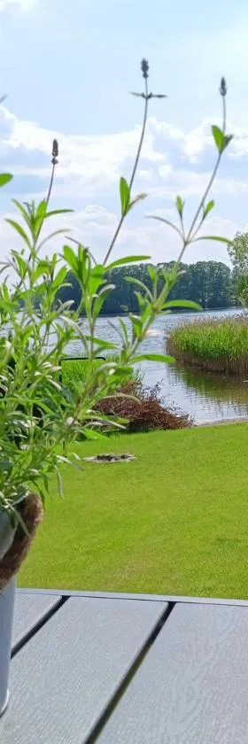 Domek II nad jeziorem OSTOJA Mrągowo-Krzywe mazury，位于姆拉哥沃的酒店