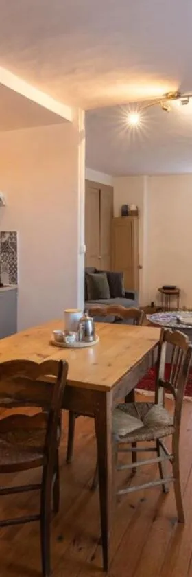 Fisherman's House Cozy Duplex，位于克勒兹河畔阿尔让通的酒店