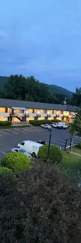 黑山汽车旅馆，位于布拉特尔伯勒的酒店