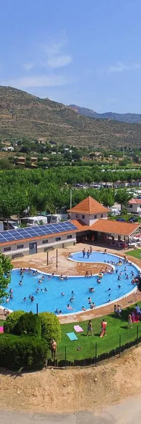 拉诺格拉露营地，位于Sant Llorenç de Montgai的酒店