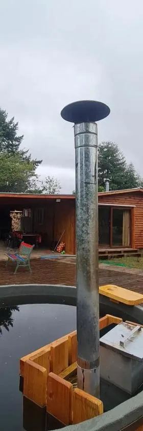 Casa spa parcela con acceso directo a río Temuco Padre las casas，位于Quepe的酒店