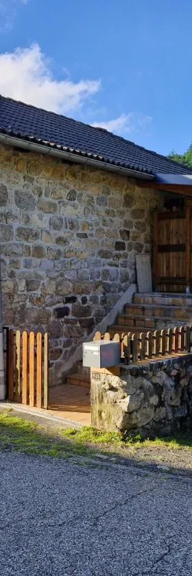 La maison des lucioles，位于Saint-Julien-Boutières的酒店