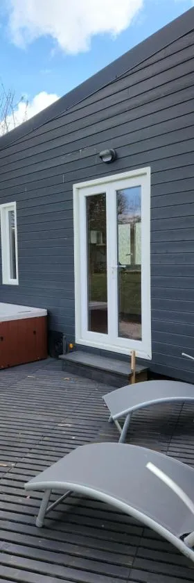 tiny-house avec jaccuzi，位于La Chapelle-du-Fest的酒店