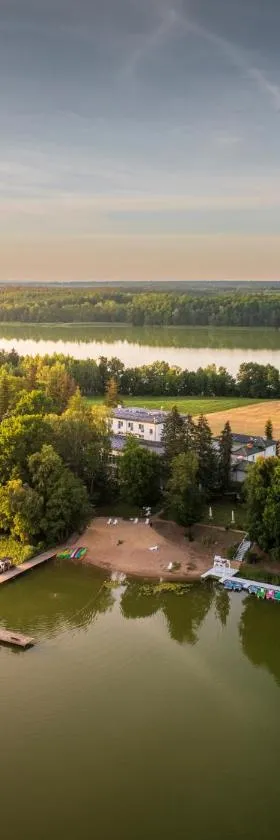 Hotel Półwysep Wądzyn，位于Bobrowo的酒店