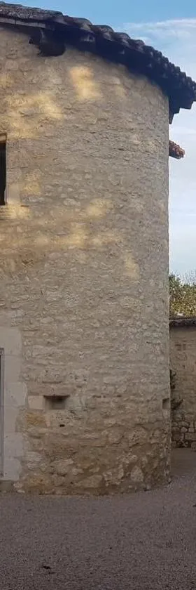 Chambres d'hôtes dans un château au coeur de la Toscane Occitane Albi-Cordes-Rabastens，位于Senouillac的酒店