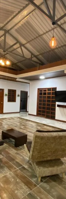 Casa turistica JB，位于Líbano的酒店