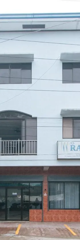 RedDoorz @ Raj Inn Guimaras，位于Jordan的酒店