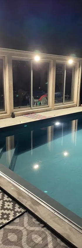 Au calme dans le marais avec piscine，位于Yves的酒店