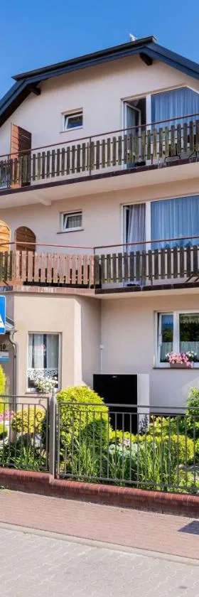 Pokoje Gościnne Raf-Tur - Sala Zabaw, Grill - Idealny dla rodzin z dziećmi，位于奥斯特罗沃的酒店