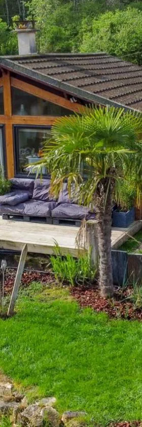 KÄBANE 85, Lodge avec spa au bord de l'eau，位于Prouilly的酒店