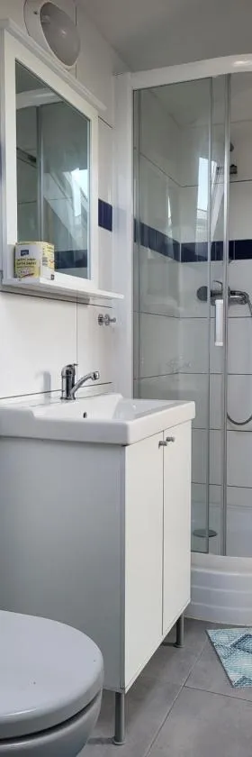 Komárov Apartment，位于贝龙的酒店