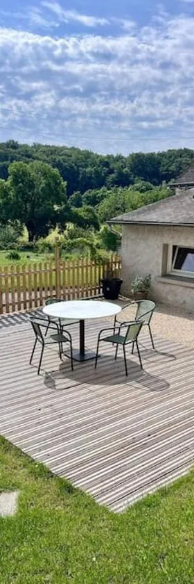 Near châteaux and charming villages，位于Cravant-les-Coteaux的酒店
