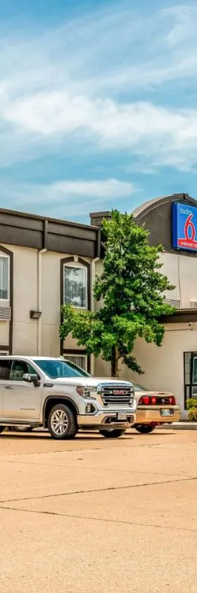 Studio 6 Claremore OK，位于克莱尔莫尔的酒店