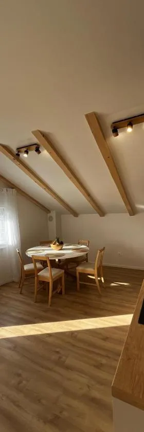 Apartment Korenat，位于图兰杰的酒店