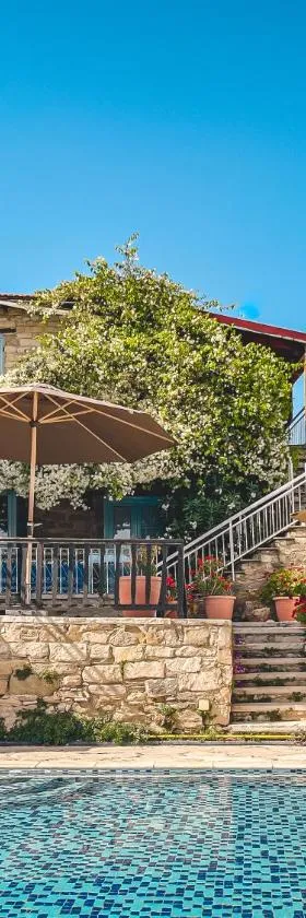 Cyprus Villages Hotel & Restaurant - Central Location - Bed & Breakfast - With Access To Pool And Stunning Views，位于托其的酒店